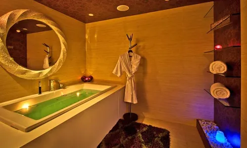 Client receiving relaxing massage